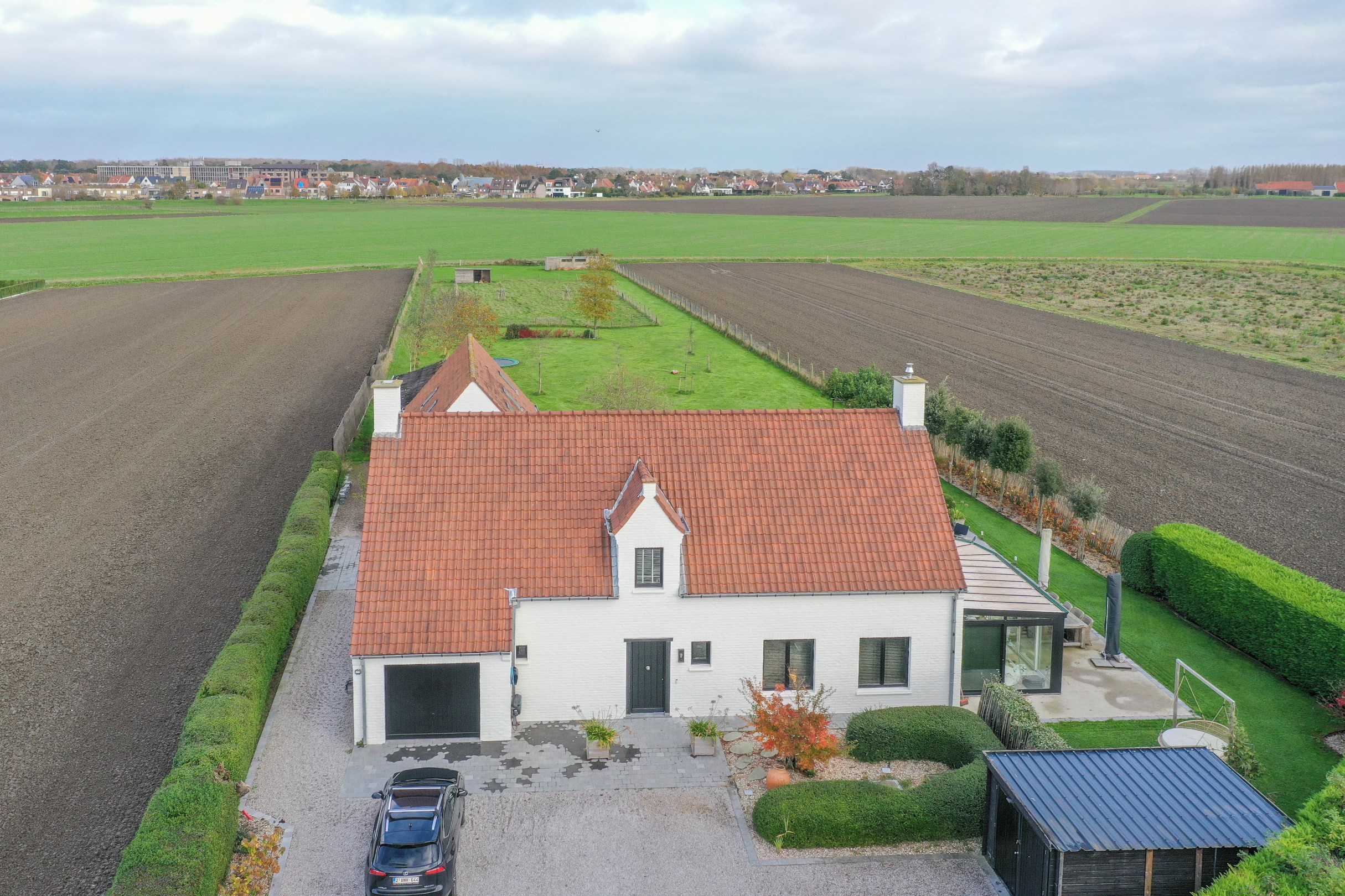 Propriété exceptionnelle et rénovée (5 510 m² de terrain) à proximité du centre de Knokke-Heist et bénéficiant d'une vue exceptionnelle sur les polders de Knokke. 