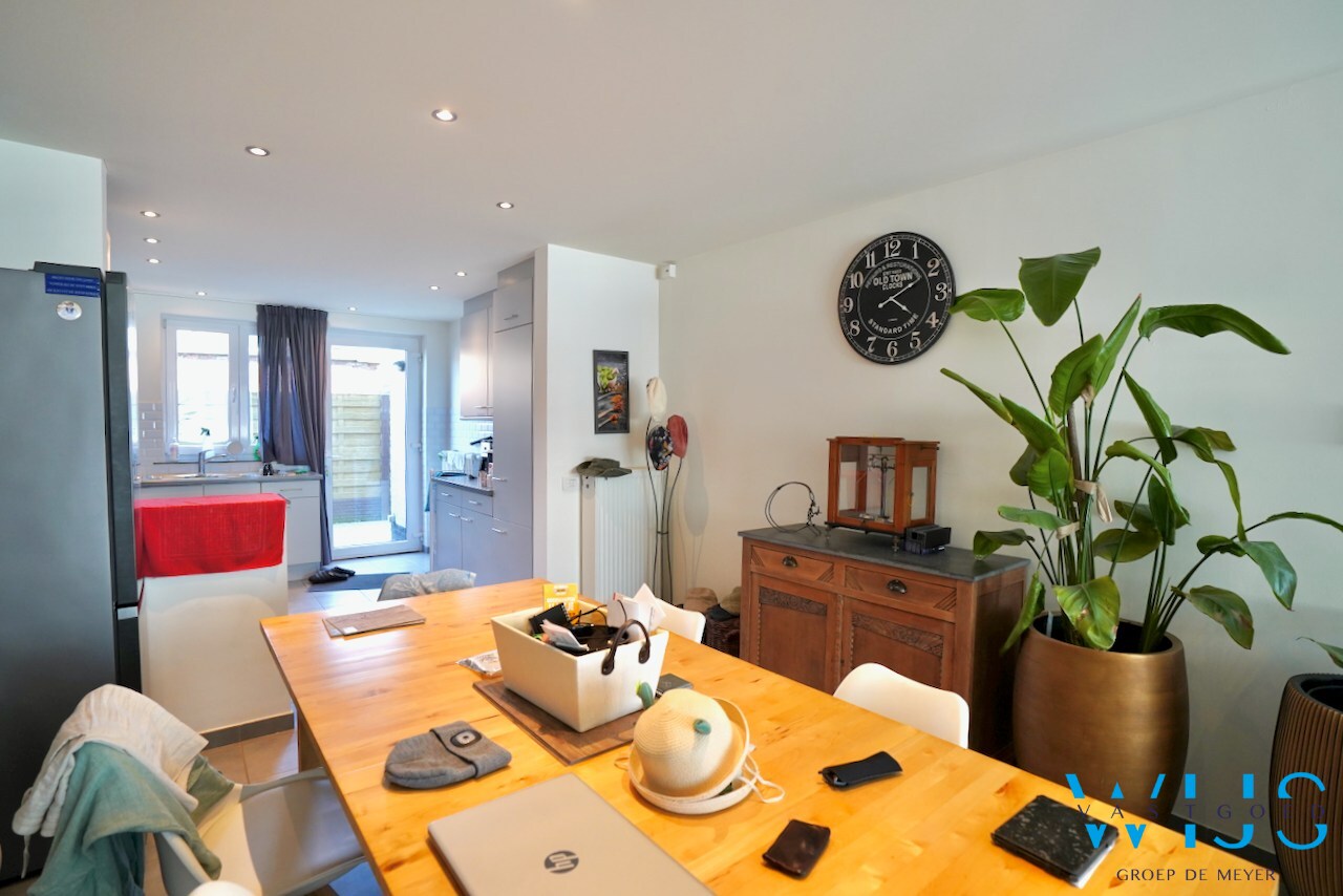 Gelijkvloers tweeslaapkamer appartement in hartje Ertvelde! 