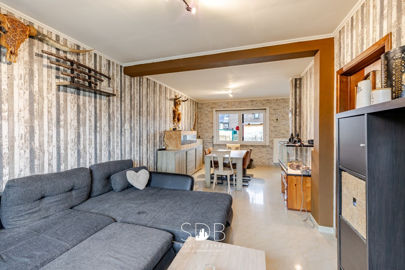 Instapklare half open bebouwing met gezinstuin 