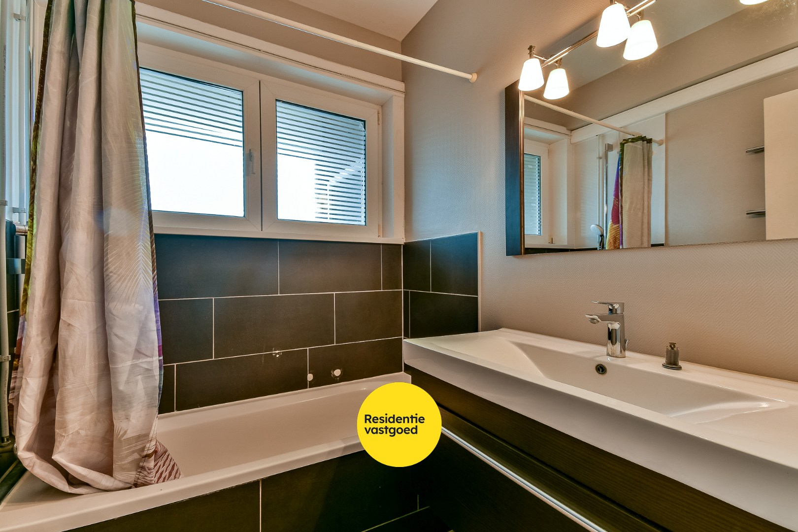 Appartement met 2 slaapkamers op de markt van Oudenburg met garage 