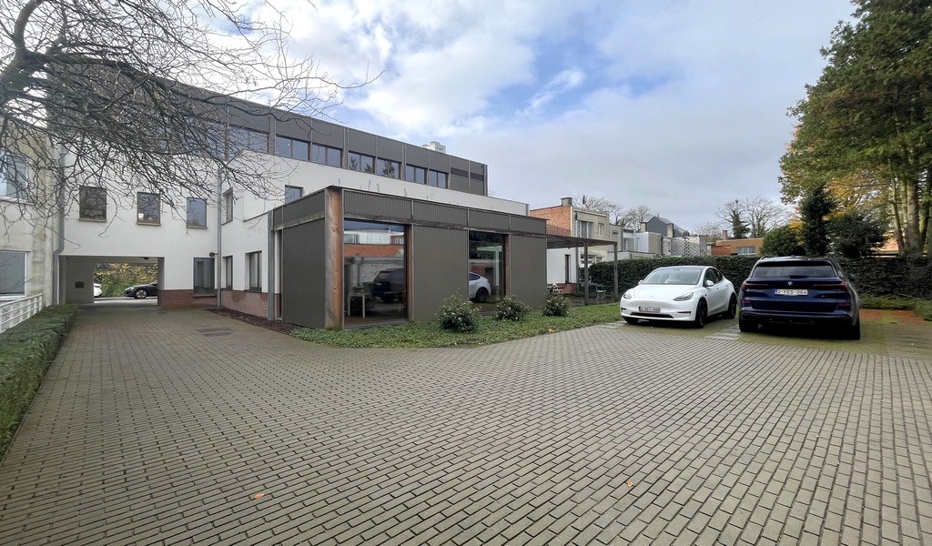 Volledig ingericht kantoor te huur in Wilrijk