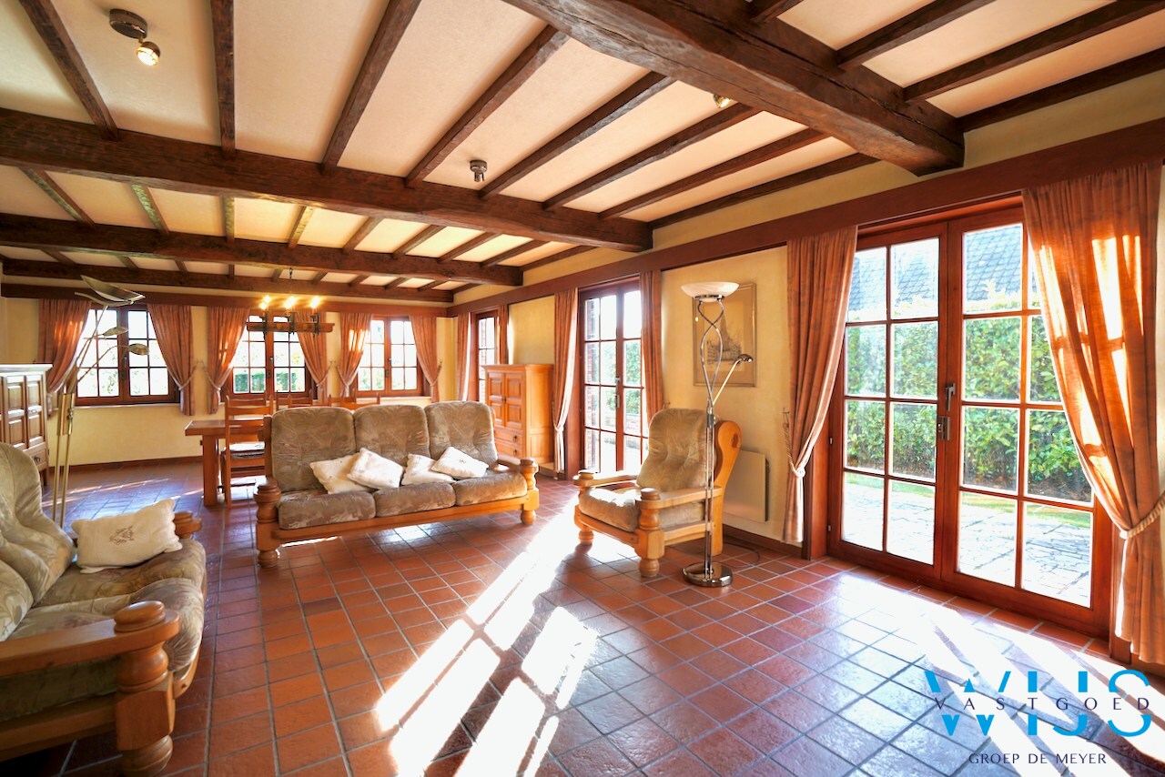 Fantastische open bebouwing met dubbele garage in gegeerde woonwijk te Evergem 