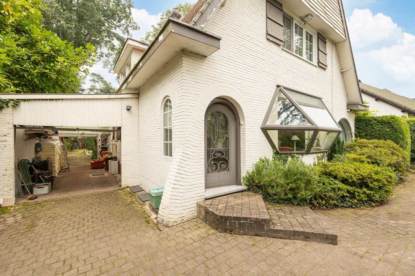 Karaktervolle villa op een perceel van  1.779 m² te Schilde op wandelafstand van het centrum 