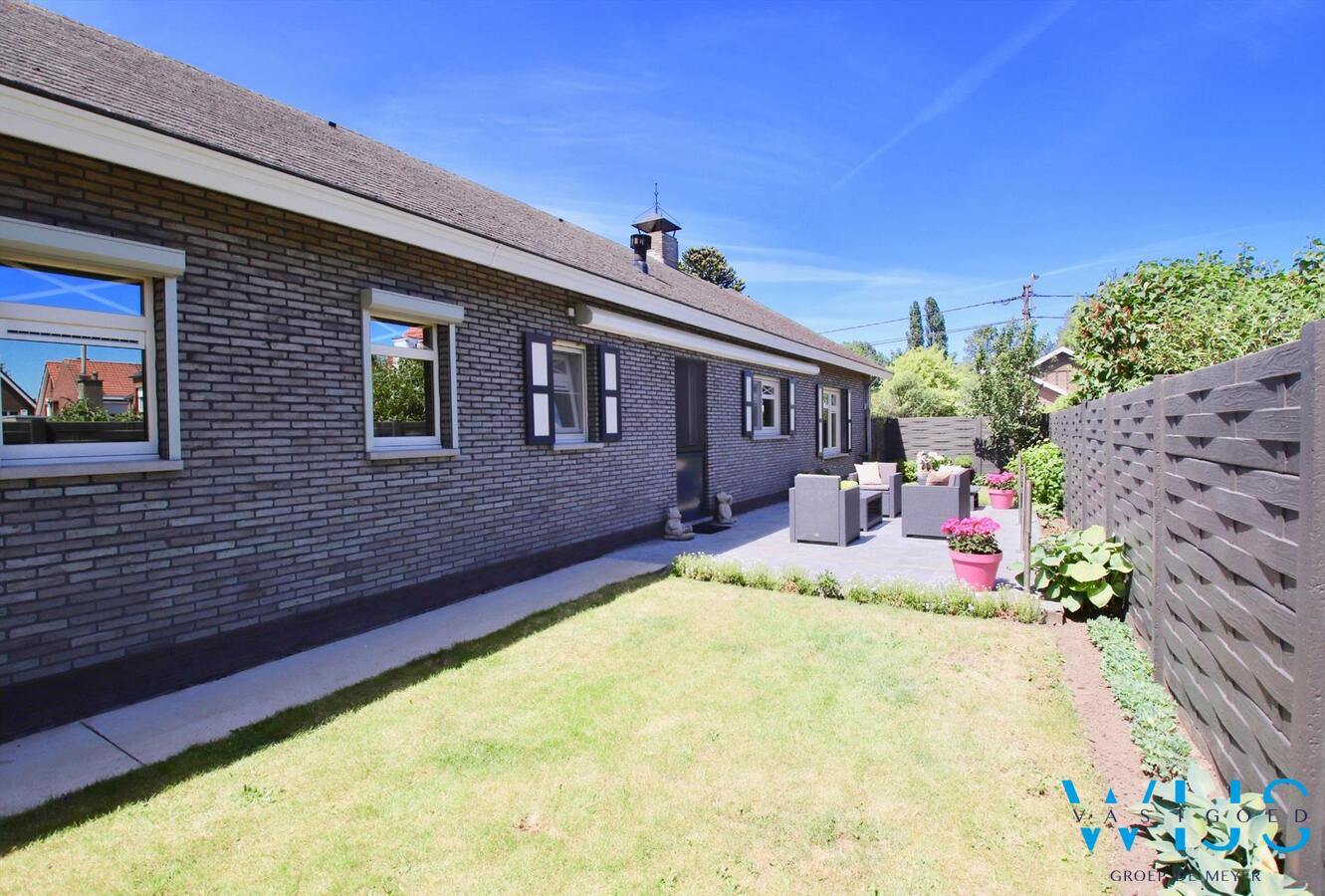 Piekfijn onderhouden en gerenoveerde bungalow te Zelzate! 