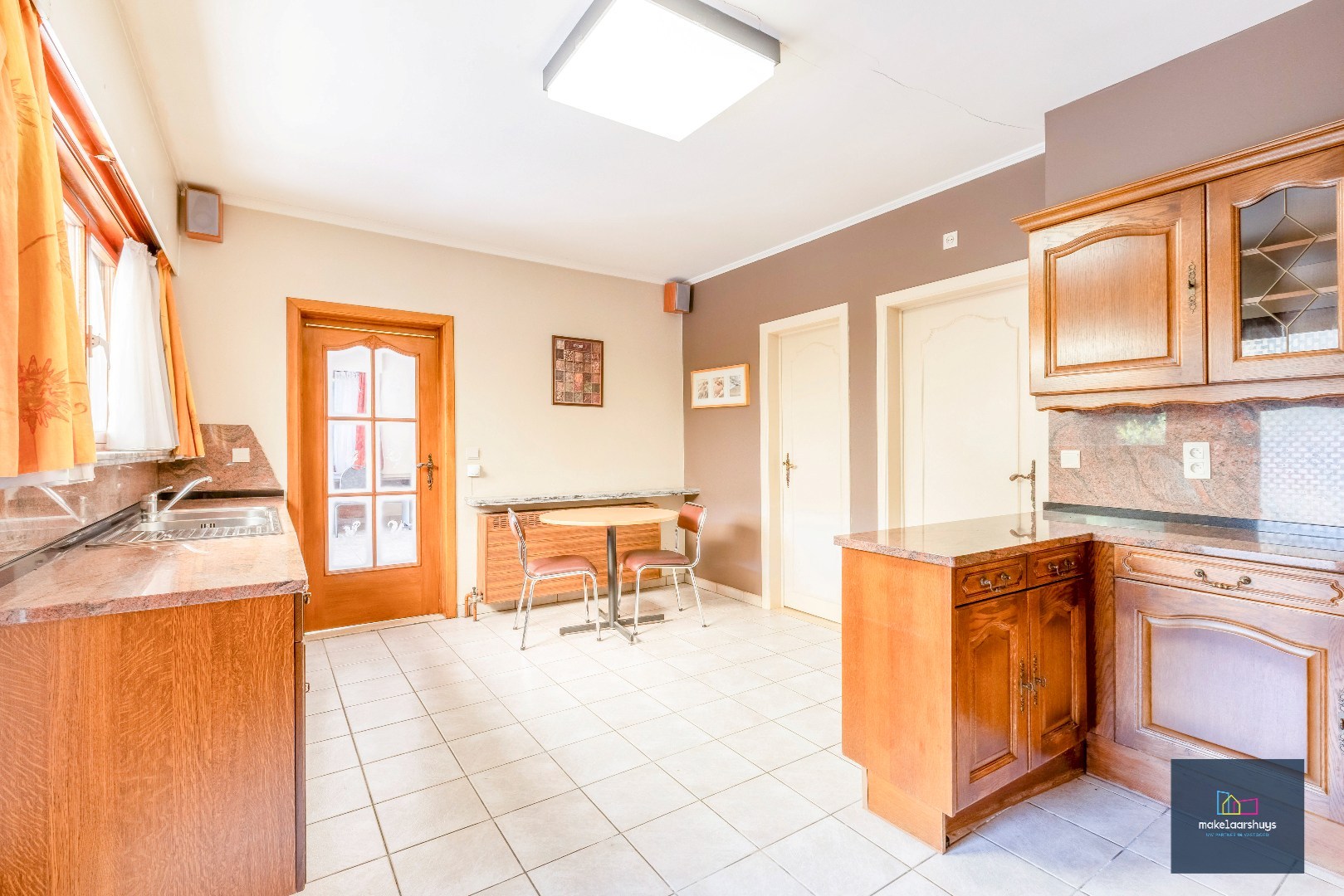 Rustig gelegen ruime bungalow met dubbele garage in Drongen 