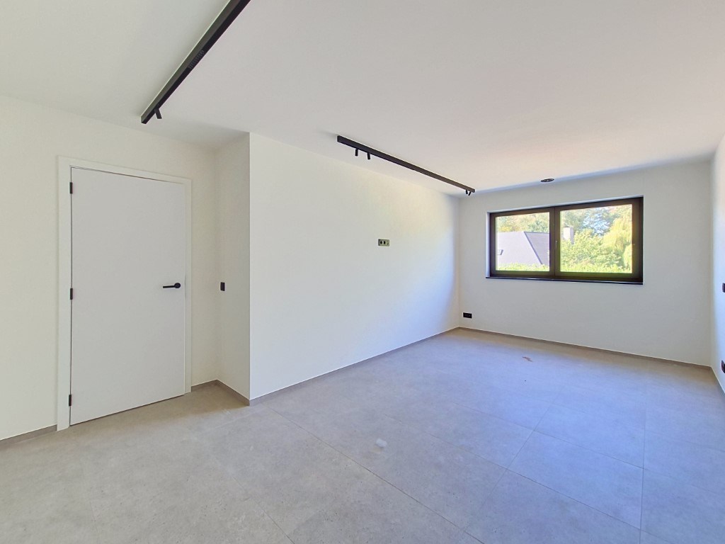 Nieuwbouwwoning met 3 slpk en polyvalente ruimte 