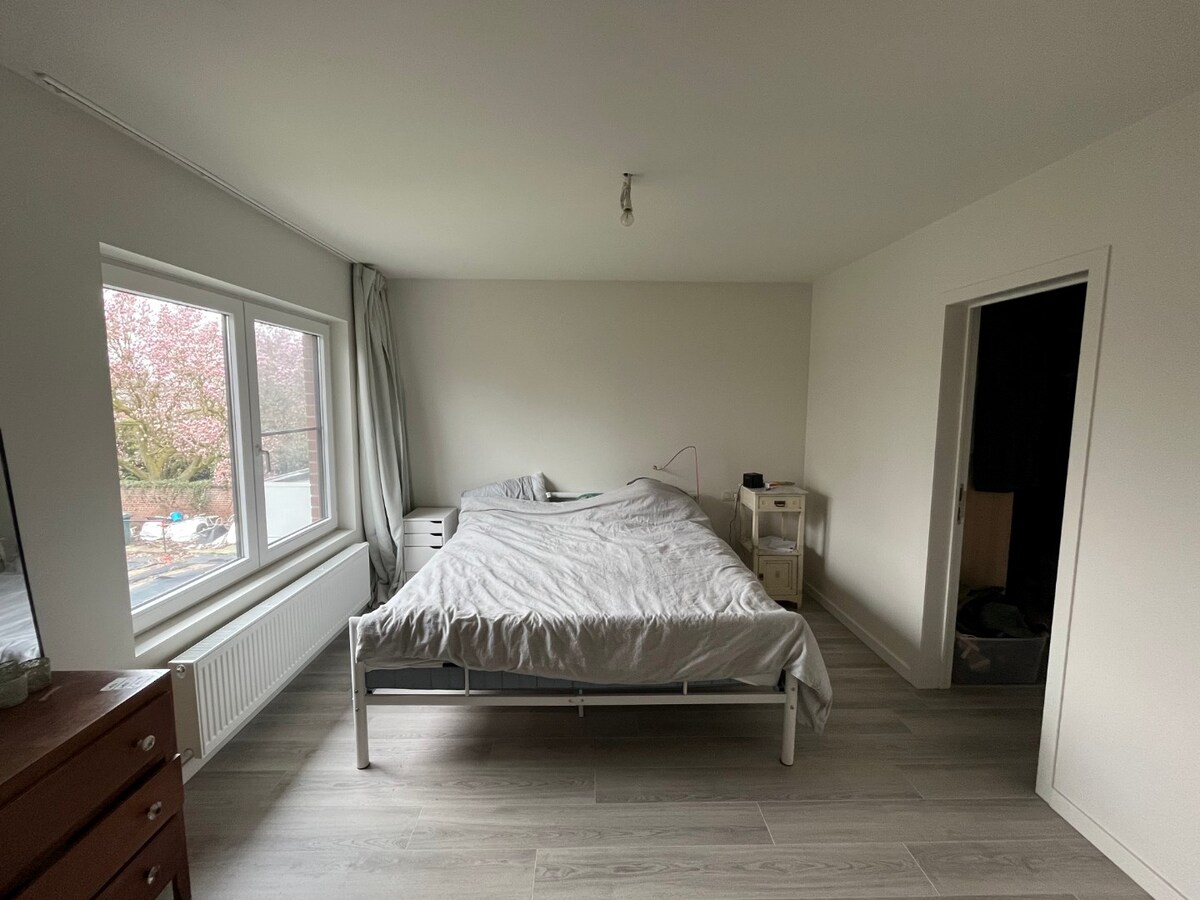 Energetisch gerenoveerde, ruime gesloten bebouwing te Kruisem 