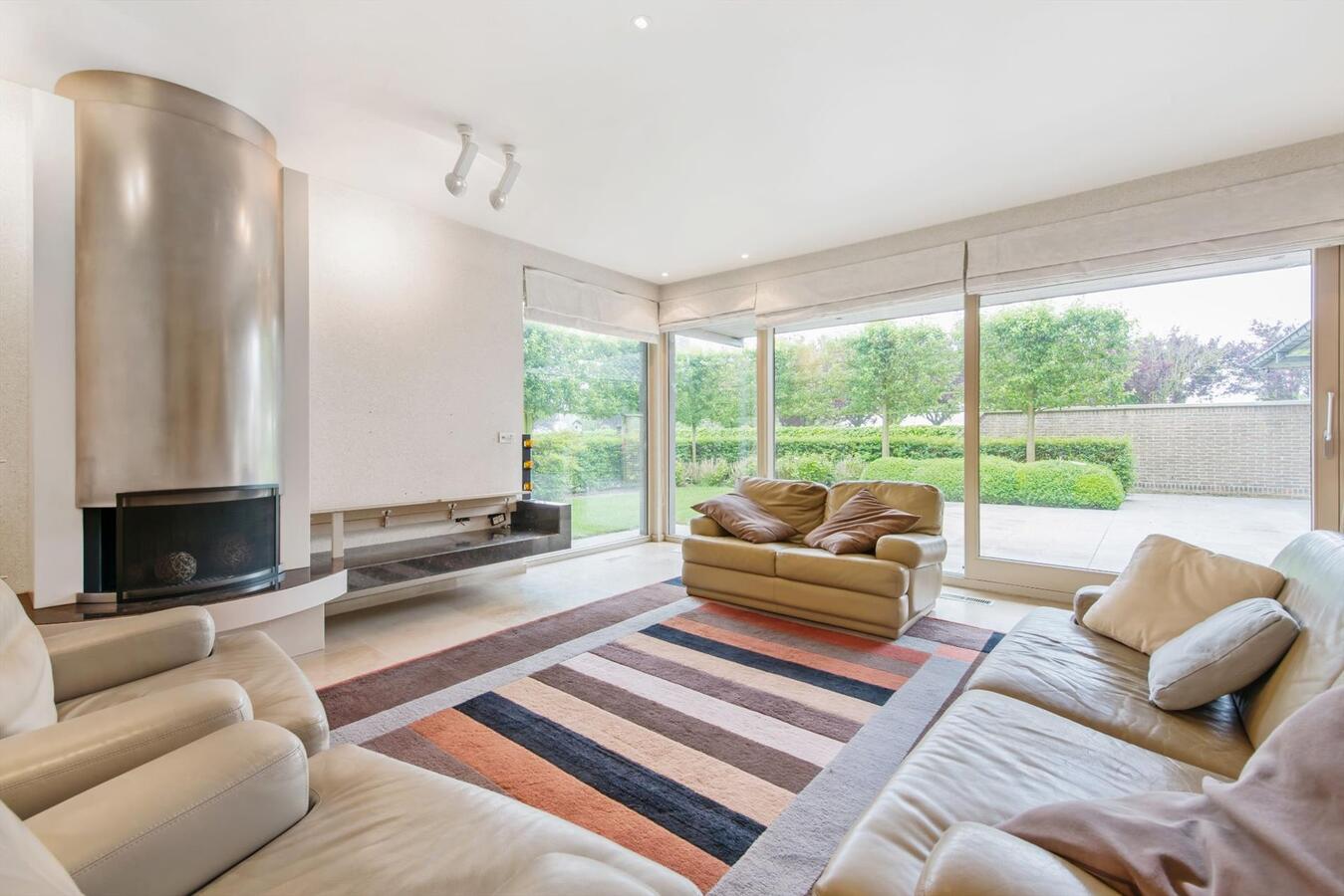 Luxueuze villa met loods (600m²) op terrein van 2100 m² 