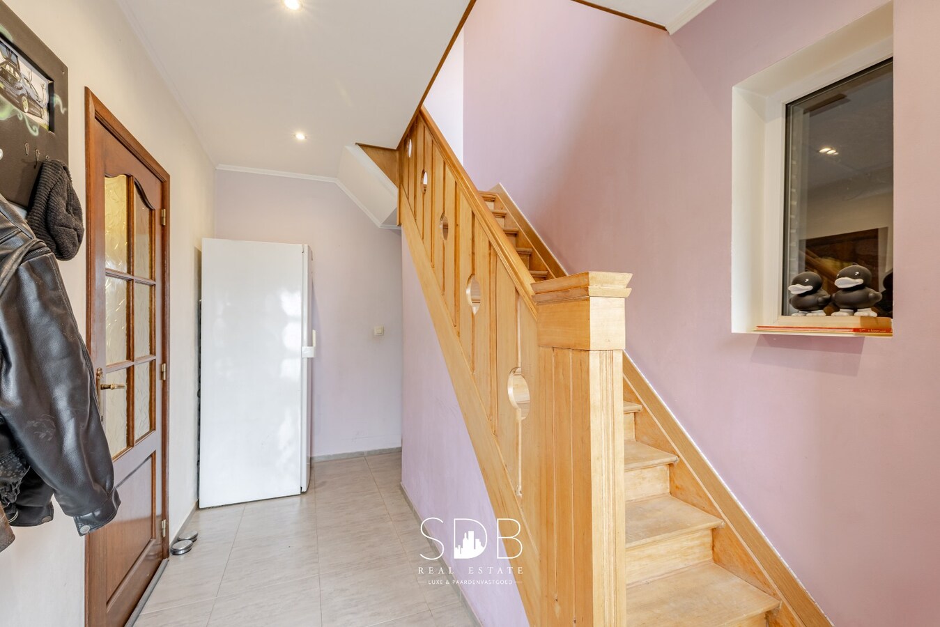 Instapklare half open bebouwing met gezinstuin 