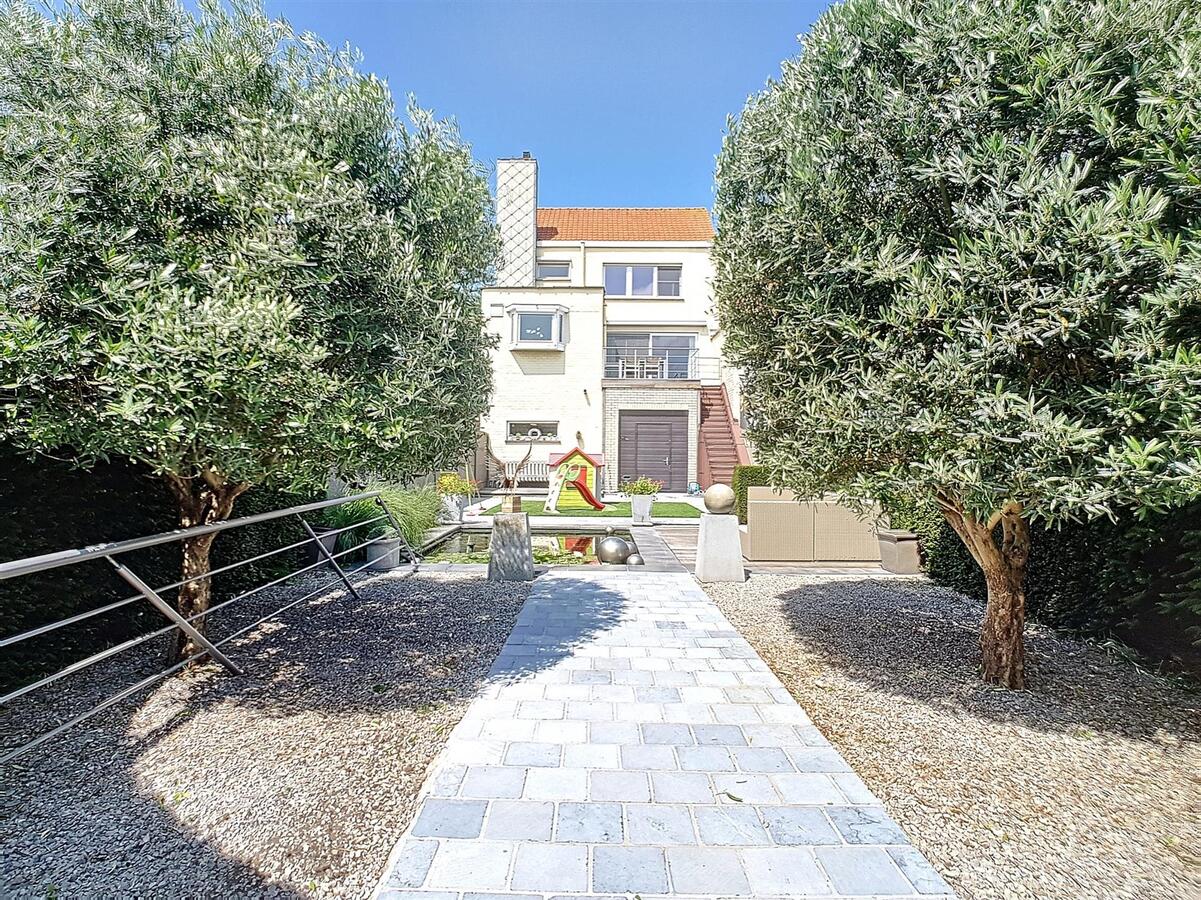 Mooie bel-étage met zeer ruime garage en knap aangelegde tuin - Zeebrugge 