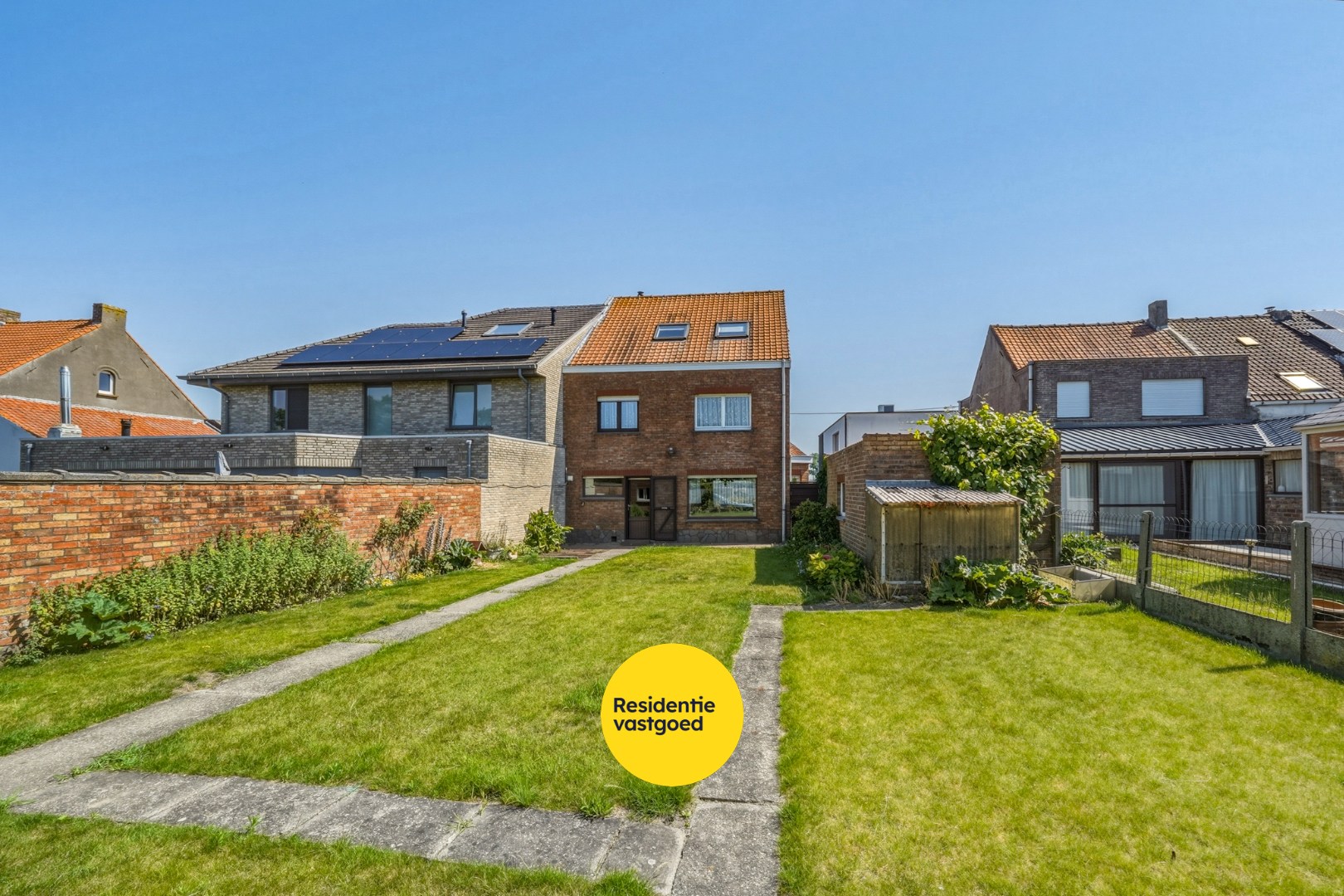 Ruime halfopen woning met 4 slaapkamers, tuin en garage 