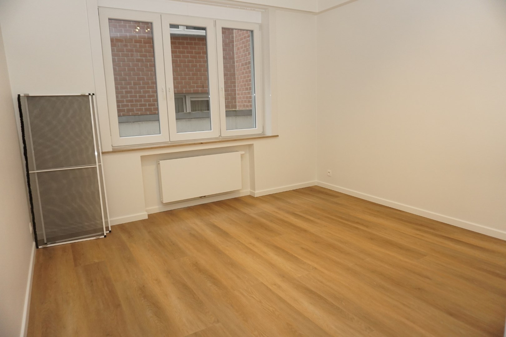 PRACHTIG GERENOVEERD APP. GELEGEN LEOPOLD II LAAN - TOPLIGGING 