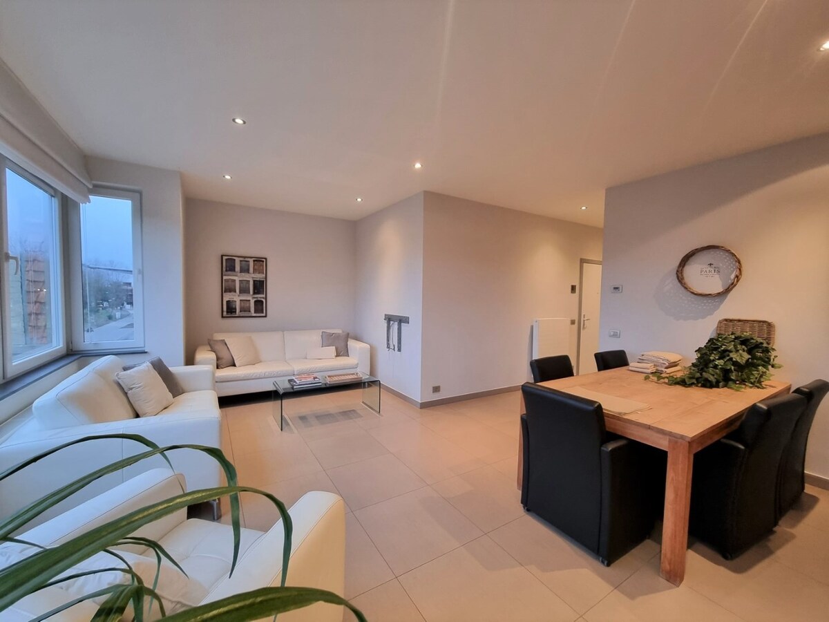 Knap appartement met open zicht te Heist 