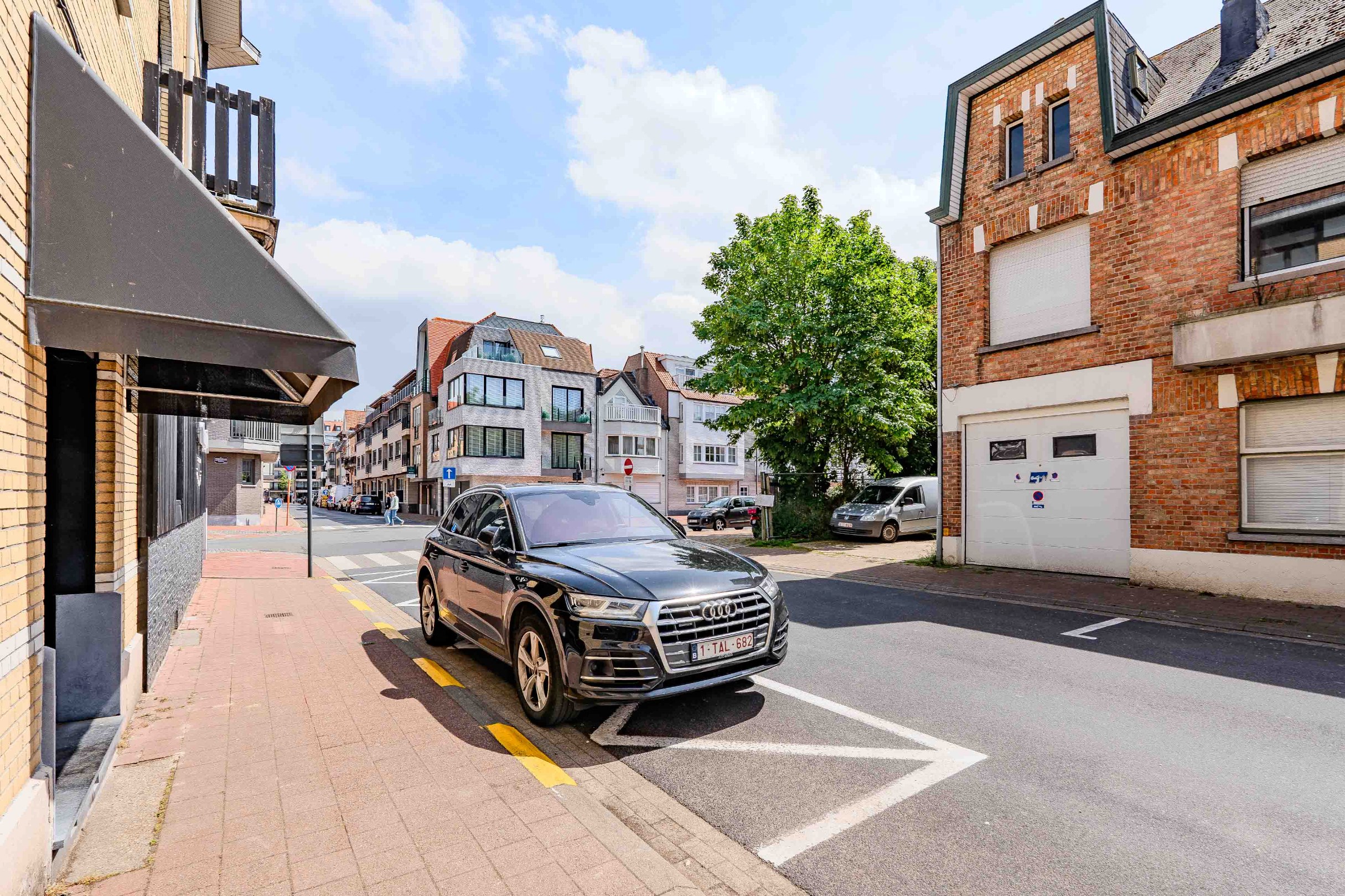 Ravissante maison de ville avec 3 chambres à Knokke, située en plein centre et à proximité du centre-ville. 