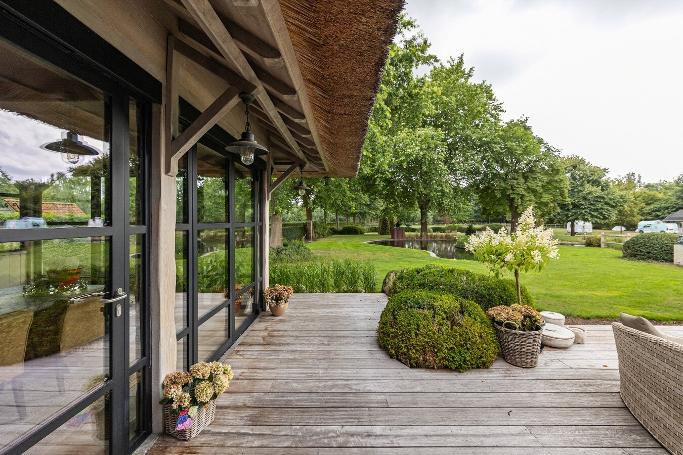 Prachtige landelijke villa met gezinstuin en graslanden op 32.558m² 