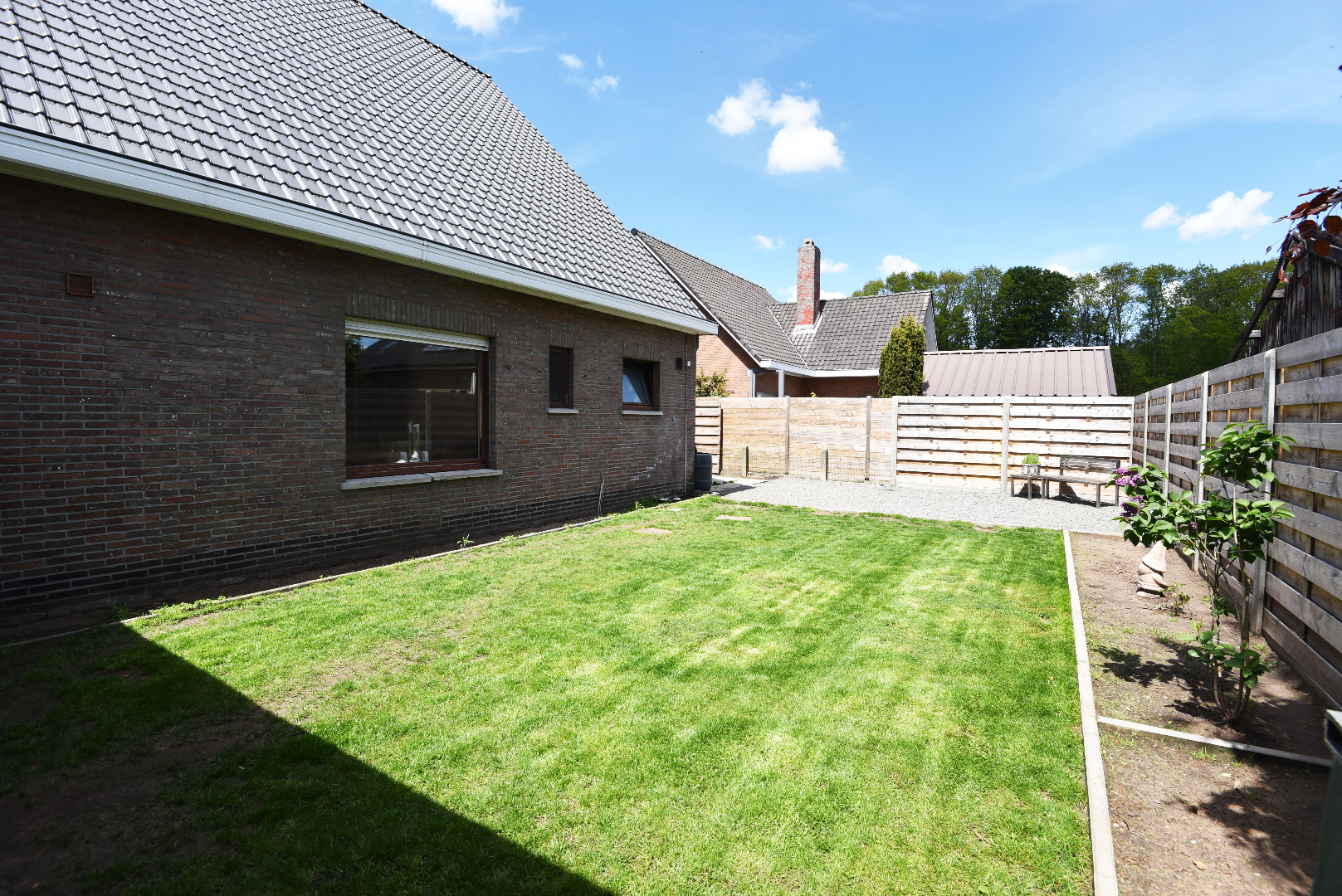 Verder af te werken gezinswoning  4 slpks rustig gelegen te Adegem 