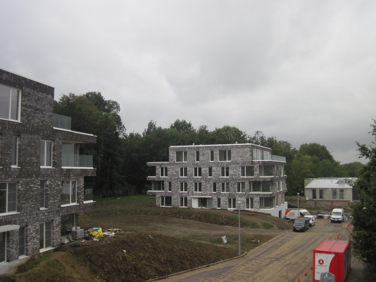 Groen wonen in de Weverij.    2-slp-appartement met een autostaanplaats. 