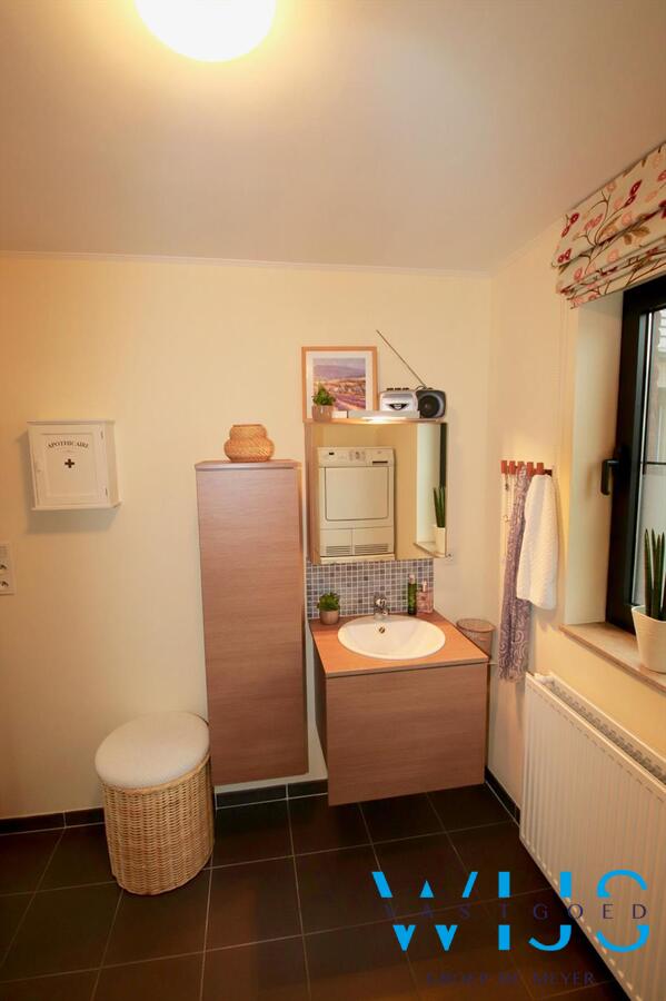 Charmant instapklaar tweeslaapkamer appartement in centrum Ertvelde! 