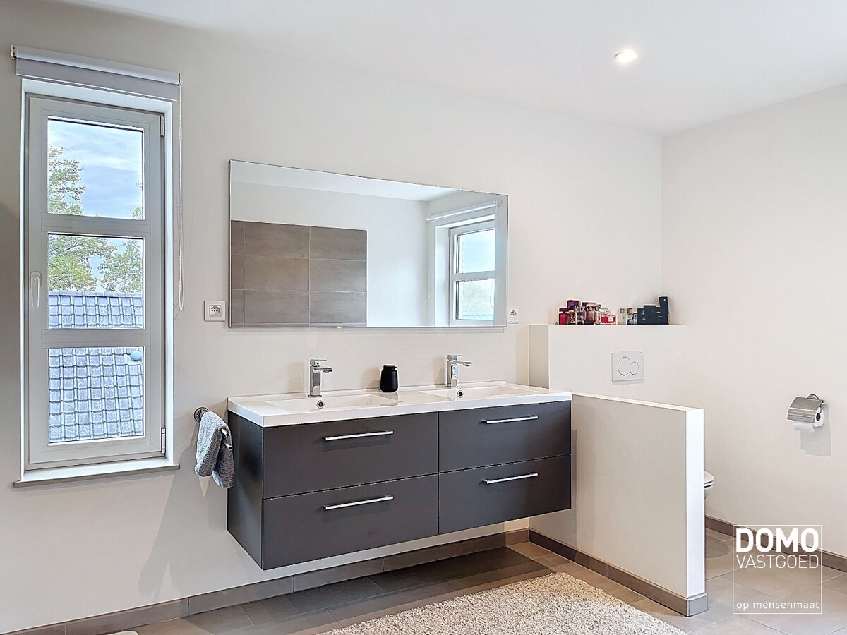 INSTAPKLARE GEZINSWONING MET 3 (MOGELIJK 4) SLAAPKAMERS EN EPC - LABEL A TE NEEROETEREN 