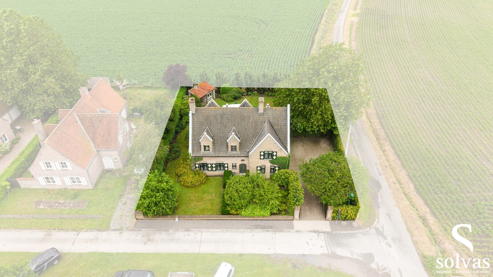 Instapklare, hoogwaardig afgewerkte woning op 1.214 m² met 4 slaapkamers en dubbele garage 