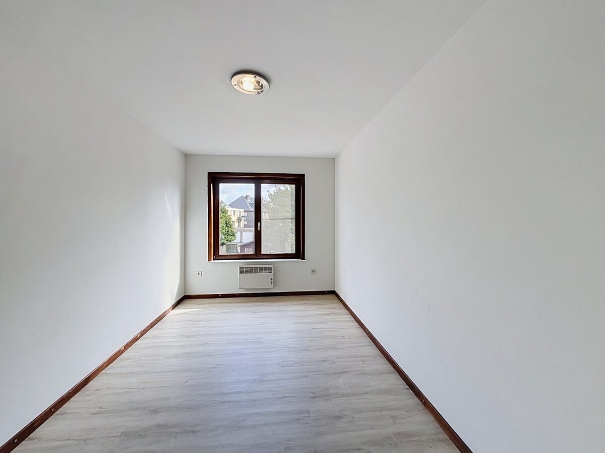 GERENOVEERDE RIJWONING MET 4 SLAAPKAMERS IN CENTRUM ZOMERGEM 