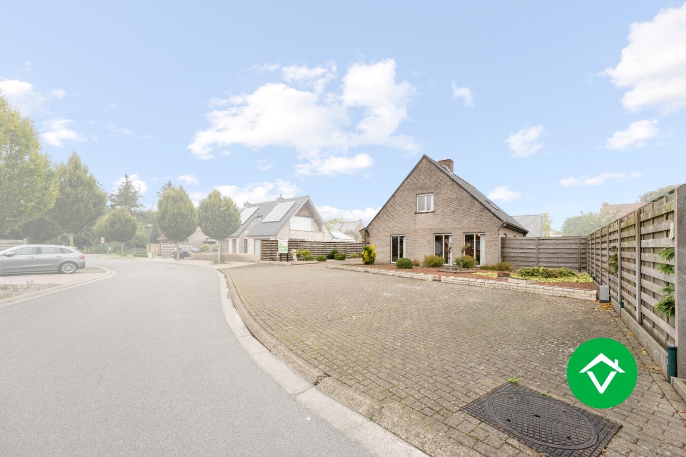 Kloeke woning met 4 slaapkamers in een woonwijk te Ichtegem. 