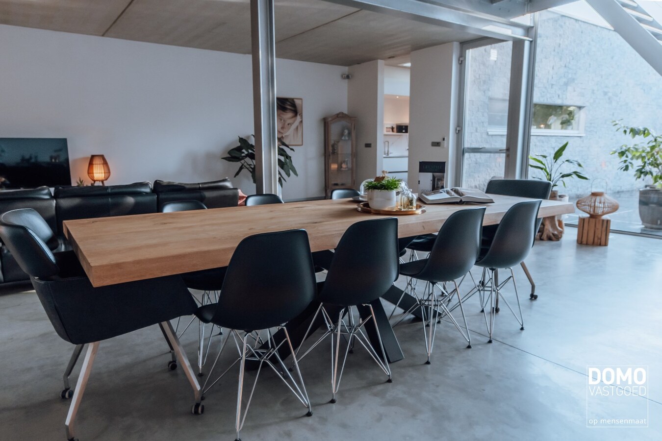 UNIEKE HALF OPEN WONING IN INDUSTRIËLE LOOK MET 3 SLAAPKAMERS, 2 BADKAMERS EN TUIN GELEGEN TE HASSELT 