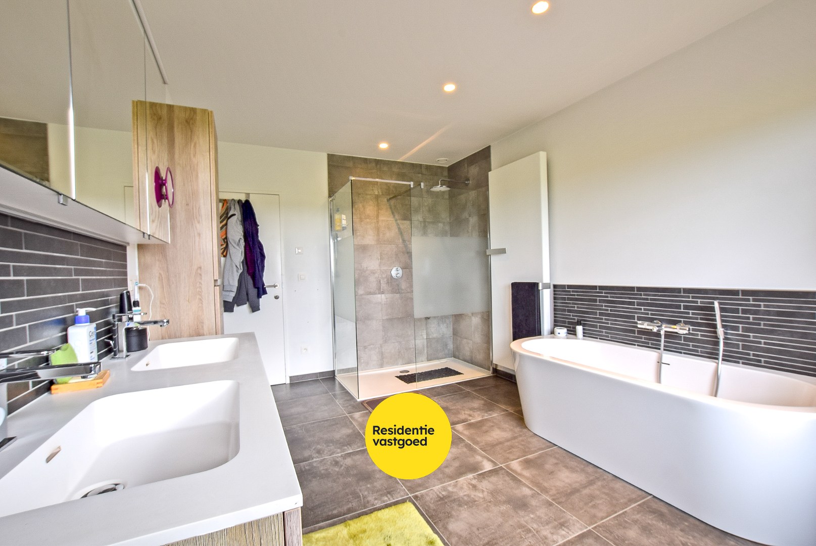 Moderne woning (2018) te Ramskapelle met 3 slaapkamers, garage en verzichten. 