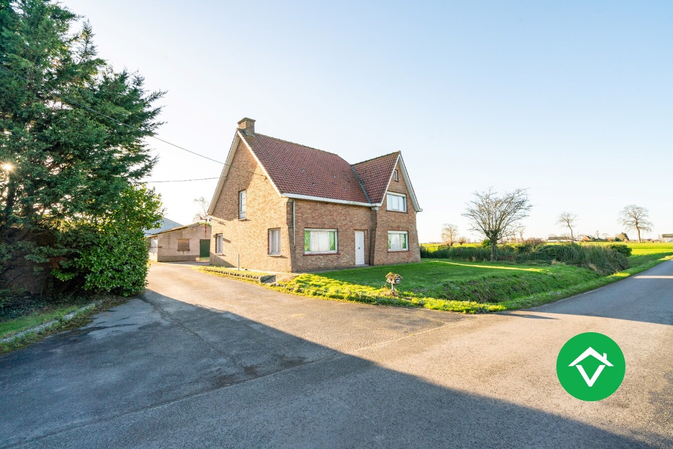 Authentieke hofstede in een landelijke omgeving te Koekelare 