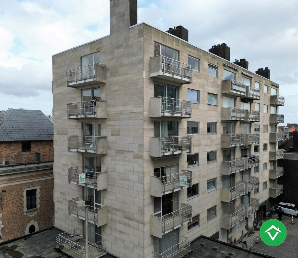 Zonnig appartement met 2 slaapkamers en autostandplaats te centrum Roeselare 