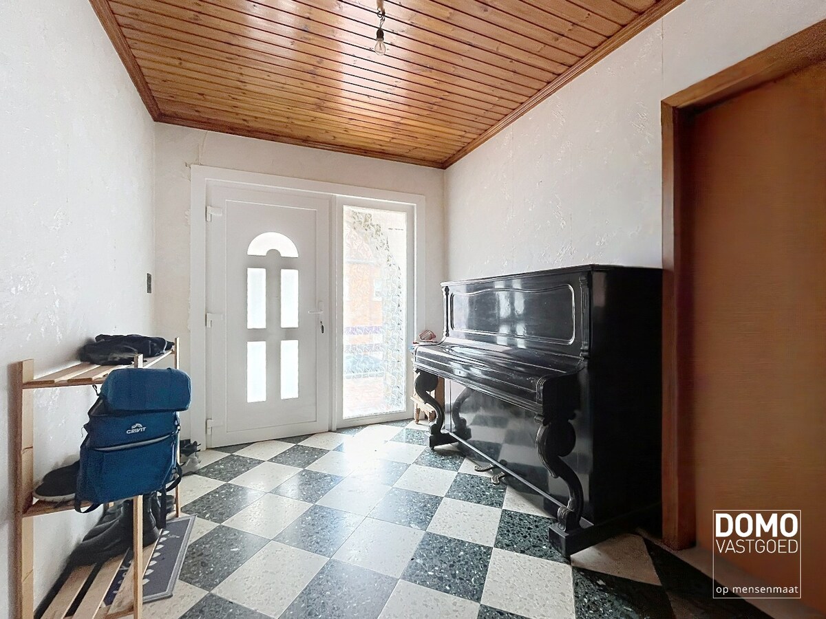 WONING MET TWEE SLAAPKAMERS, INPANDIGE GARAGE OP EEN PERCEEL VAN 5A35CA IN SINT-TRUIDEN 