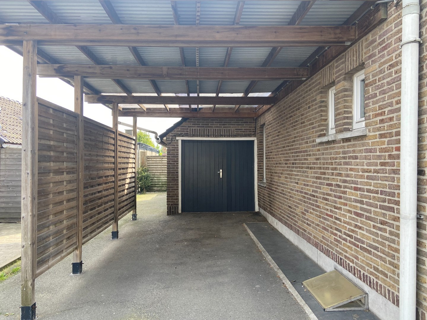 Instapklare en gerenoveerde gezinswoning op goeie centrale ligging! 