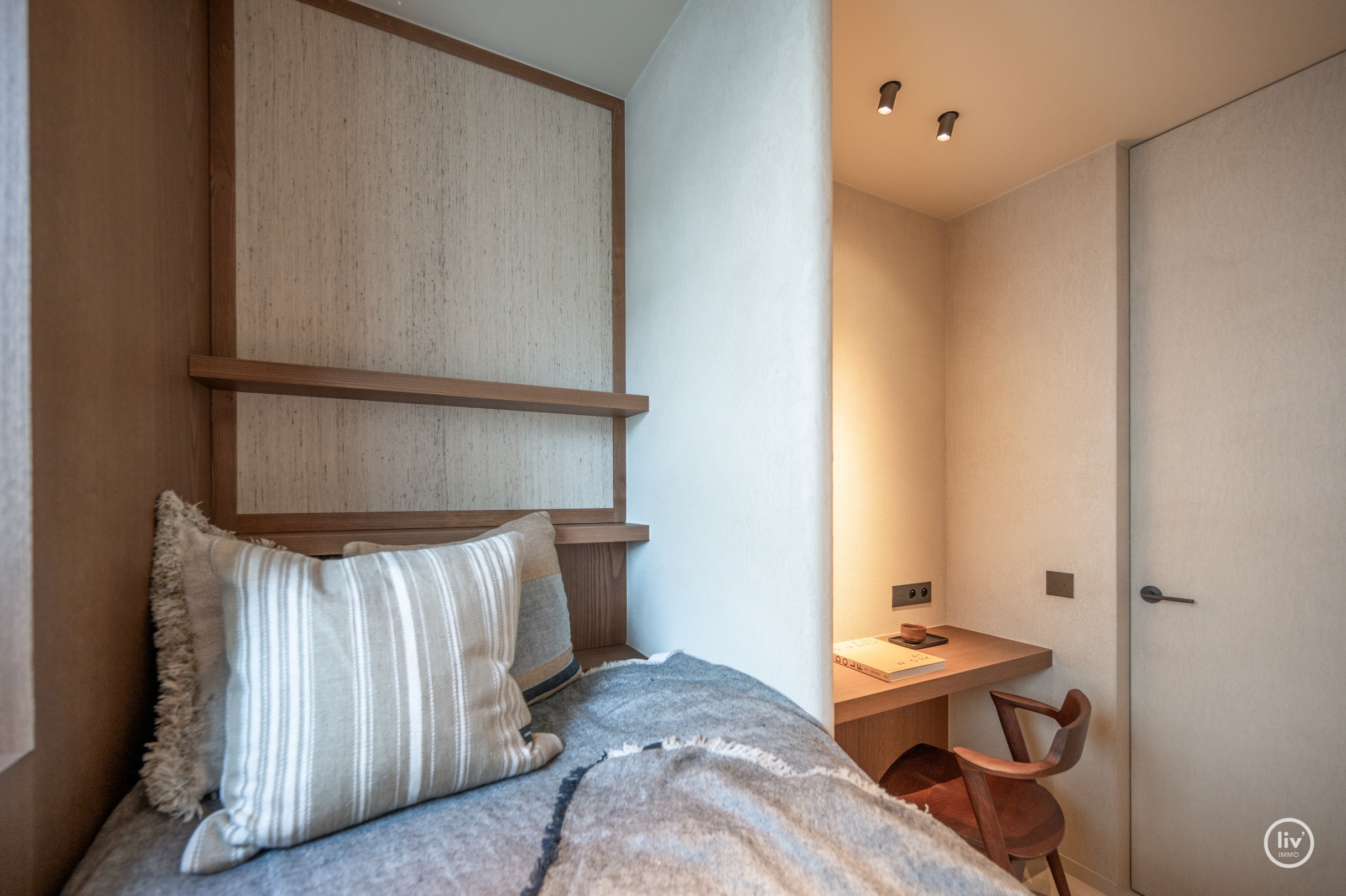 Appartement d'angle entièrement rénové et de haute qualité dans une résidence de standing au cœur du Zoute. 