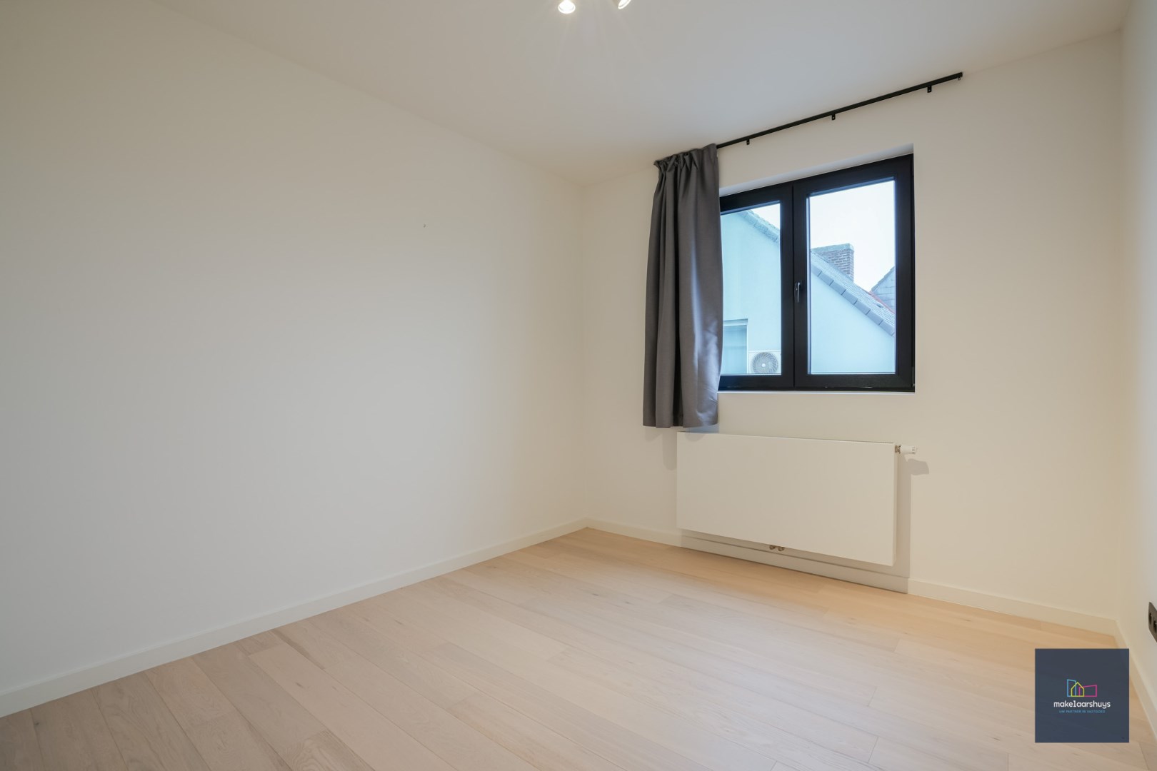 Instapklaar 3slp. app. met garage. 