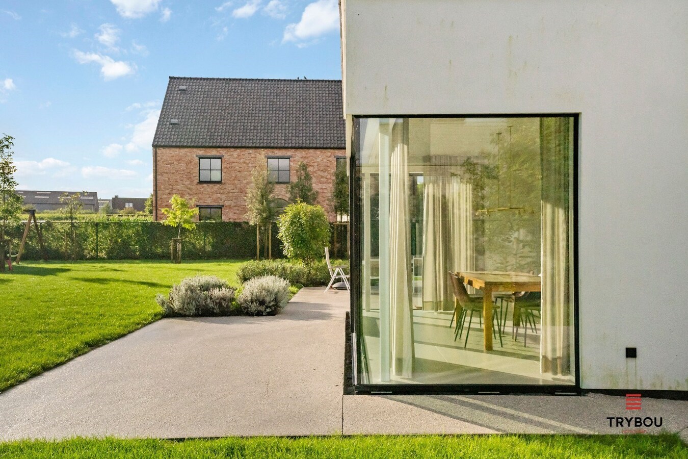 Rustig gelegen architecturaal pareltje op 1.751 m² te Houthulst. 