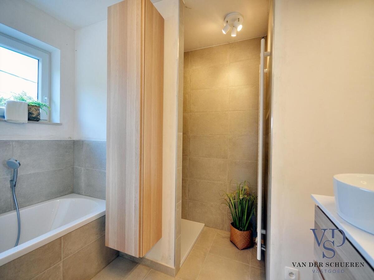 NIEUWBOUW MET HOOGWAARDIGE AFWERKING !  (verkoop met registratie !) TOPPER !! 