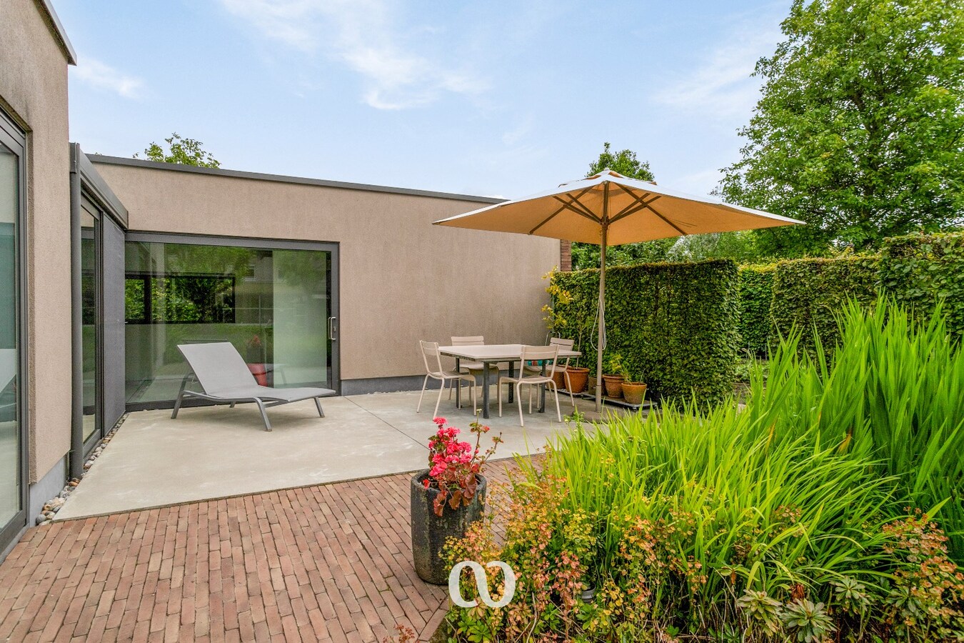 Ruime woning met prachtige tuin en bijgebouw te koop in Oudenaarde 