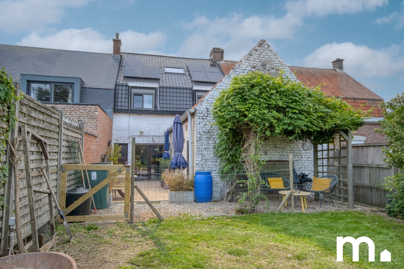 Woning te Heestert met 4 slaapkamers op TOPLIGGING met unieke verzichten op 428m²! 