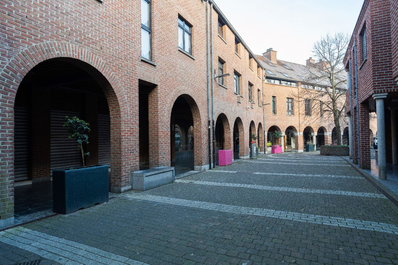 Surface commerciale de +/- 115m2 en plein centre-ville, à 2 pas de la Grand Place et de la Petite Rue ! 