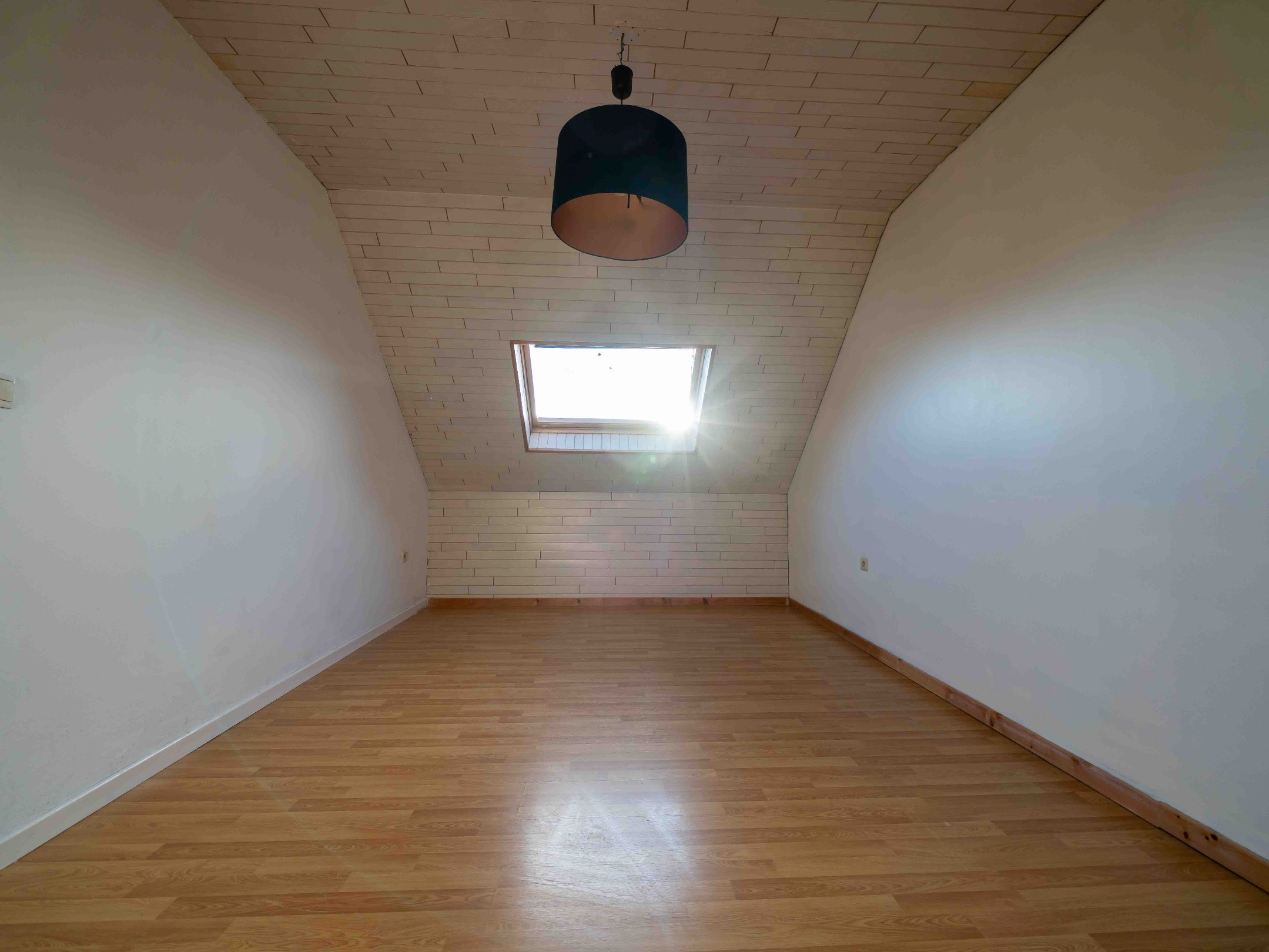 Woning met 2 kamers en veel potentieel op AAA-locatie 