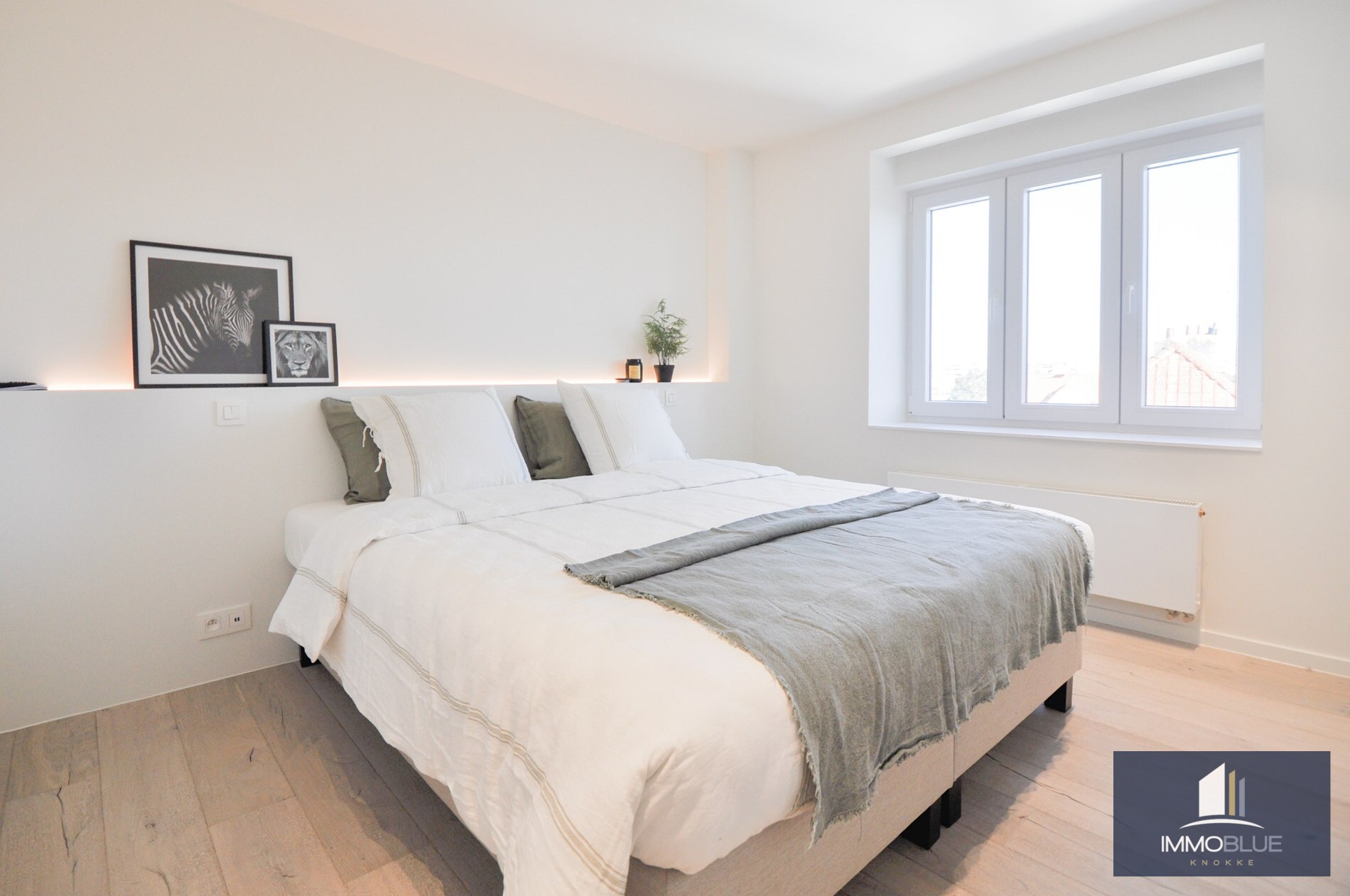 Appartement entièrement rénové et situé au calme, offrant une vue magnifique sur le Zegemeer. 