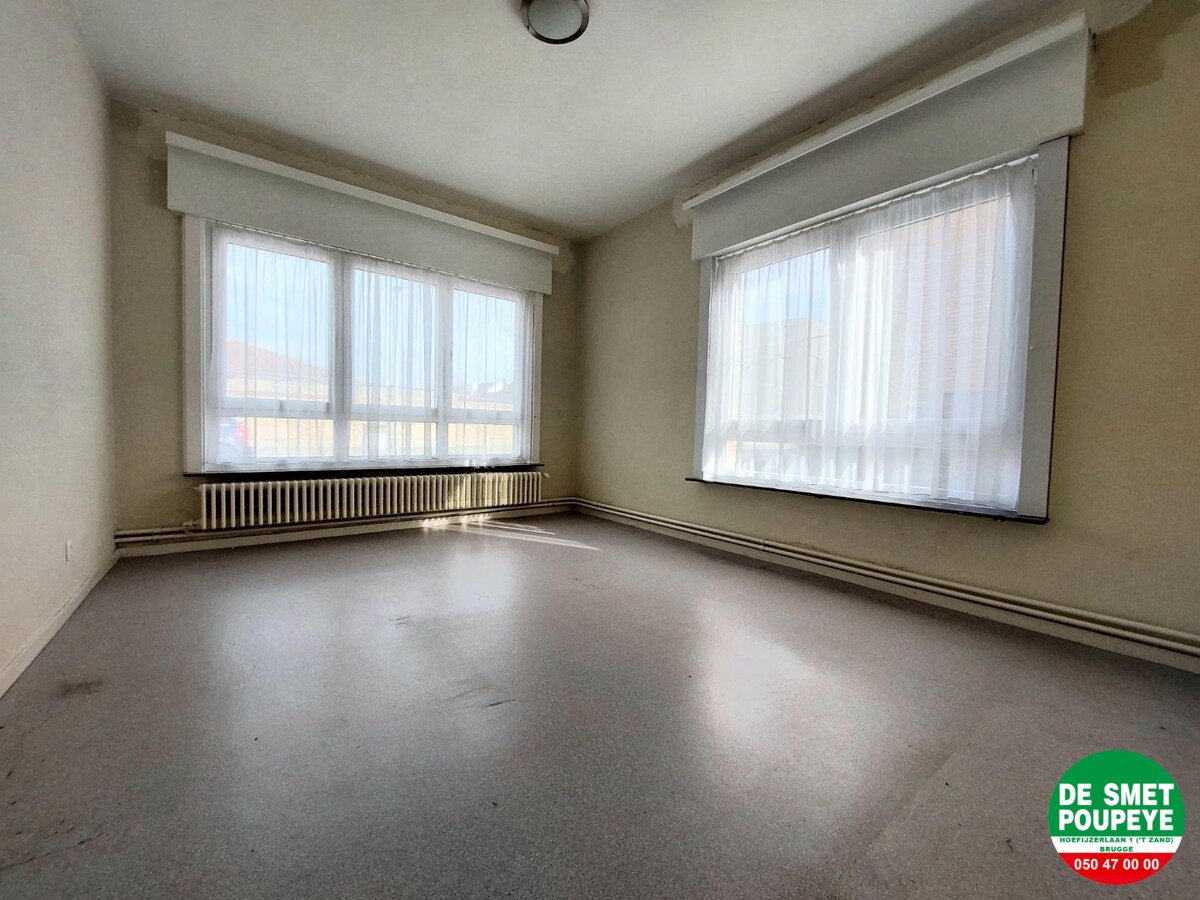 Gelijkvloersappartement met terras en garage 