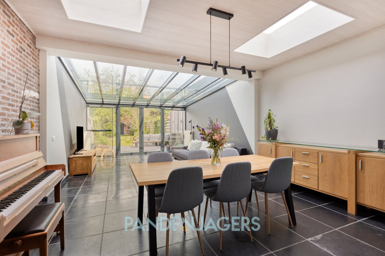 Instpaklare woning met mooie tuin te Duffel 