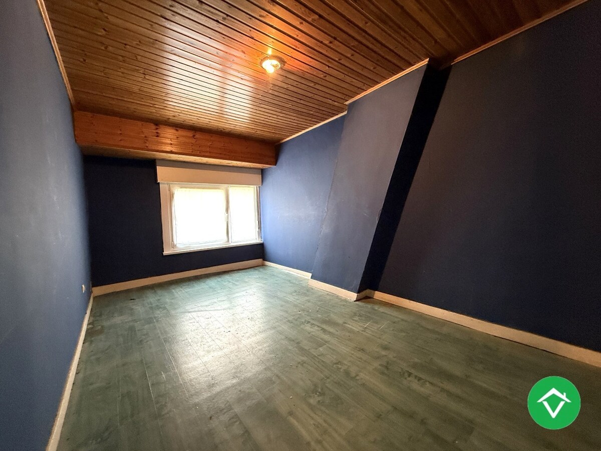 Op te frissen rijwoning met 3 slaapkamers en tuin in centrum Staden 