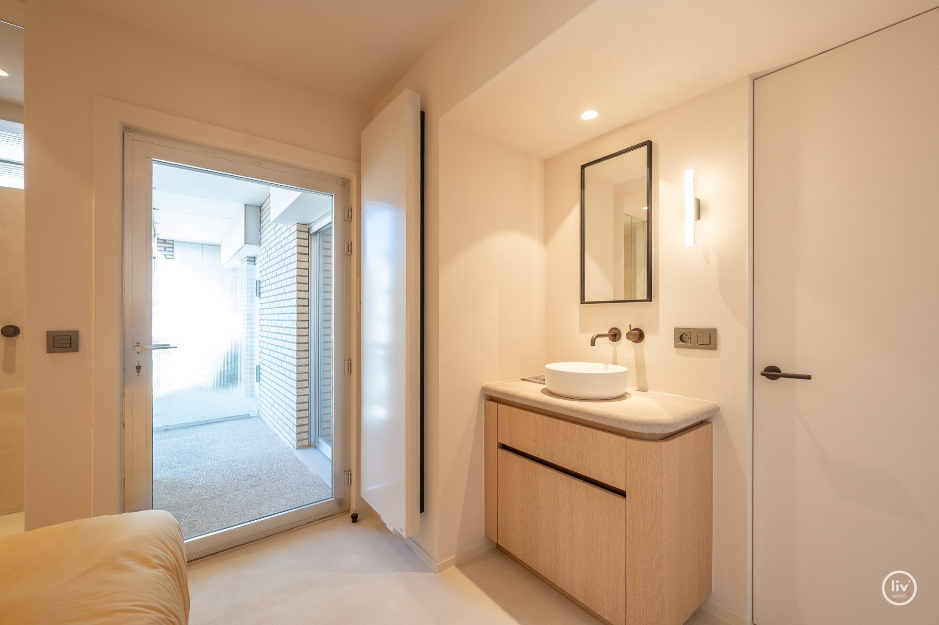 Appartement exceptionnellement rénové avec une largeur de façade impressionnante sur la digue - Knokke 