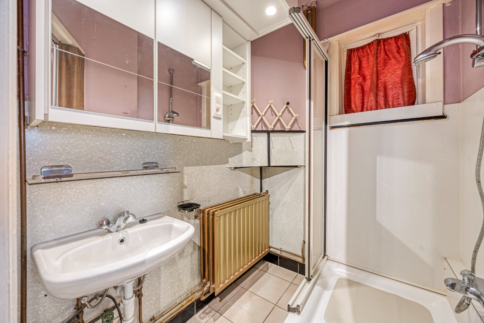 Te renoveren woning met 4 slpk. in het centrum van Geel-Winkelomheide 