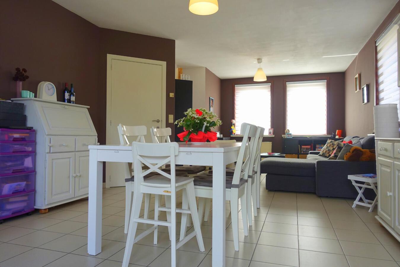 Instapklare woning met dubbele garage 