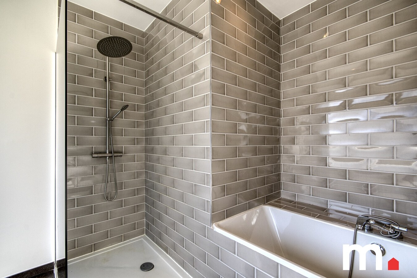 Instapklare woning met uitweg te Kortrijk ! TOPPER ! 