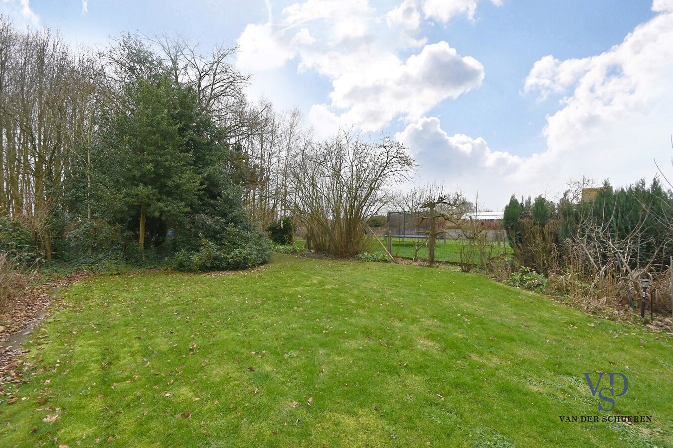 Degelijke bungalowwoning met garage 