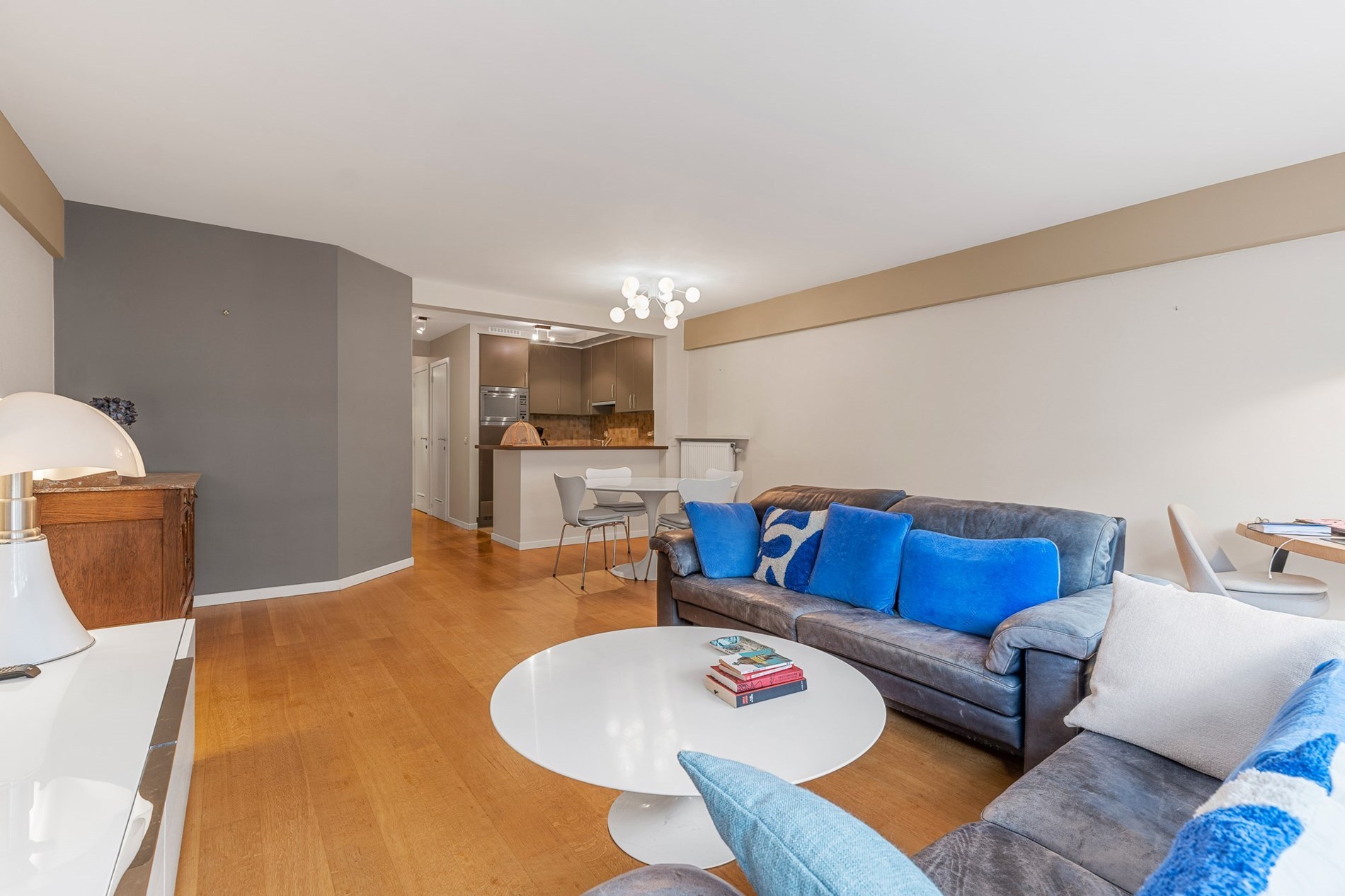 Instapklaar appartement met 2 slaapkamers gelegen in het centrum van Knokke. 